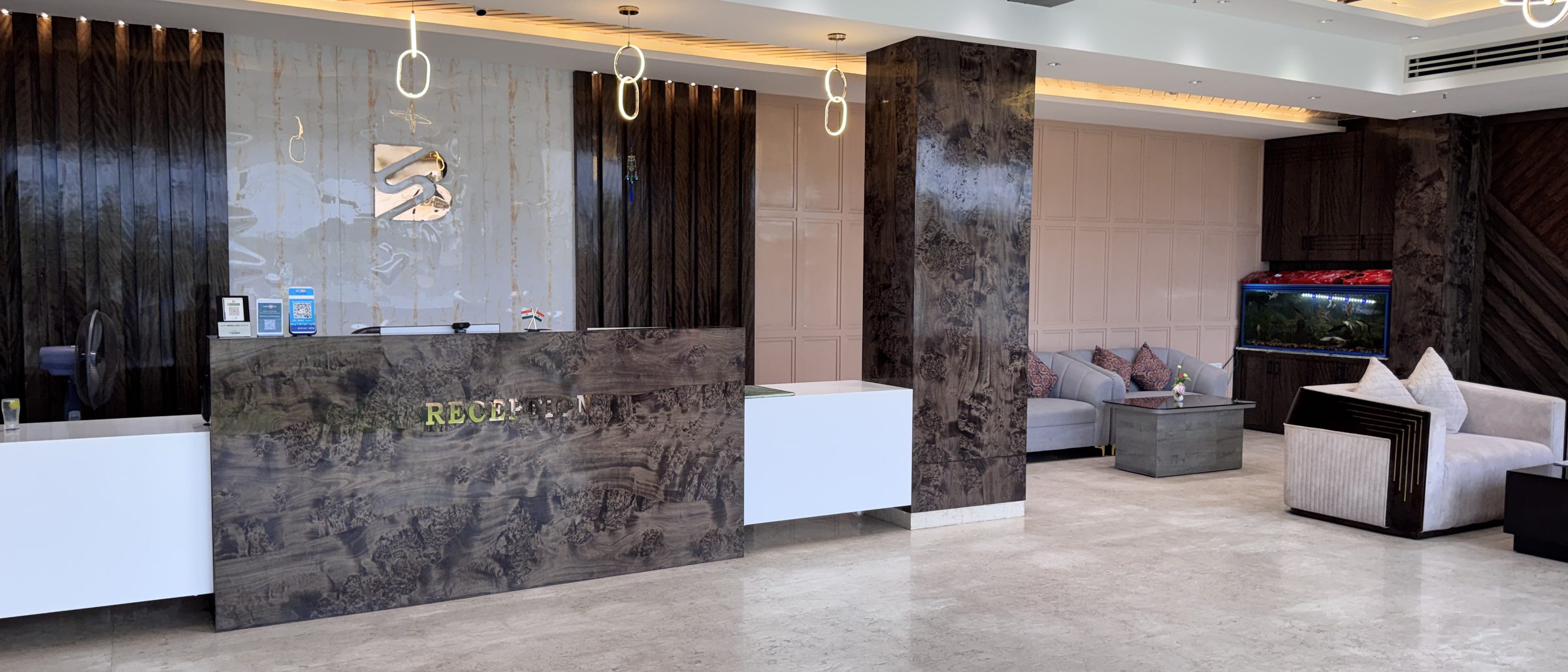 Reception desk and lounge