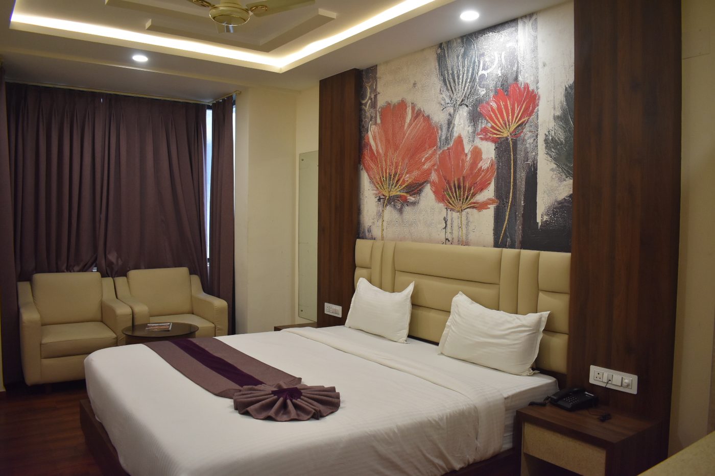 Executive room with king bed and armchairs